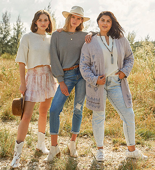 Miami Wardrobe, Stylist, Miami Fashion, Stylist Sports, Stylist, Lifestyle, Still life, Resort, Cruise, Kids Stylist, Prop Stylist, Art Department, Men Styling, Women Styling, Celebrity Stylist - Brown Harris Stevens