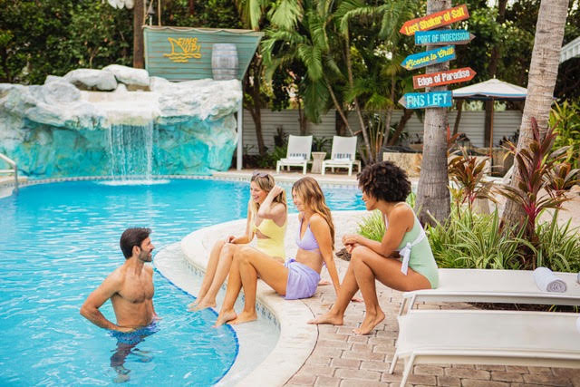 Meltem Ulker / WARDROBE | PROP STYLIST